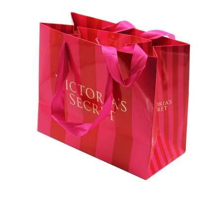 Harga yang bagus Kemasan Tas Kado Kertas Butik Kustom Dengan Pemasok Logo Stamping Foil Emas on line