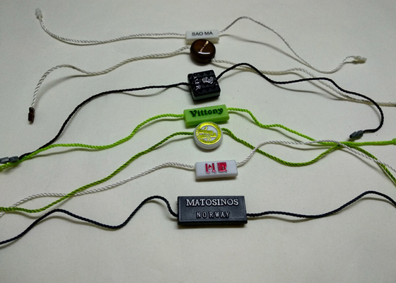 Beli Tag Ayunan Kustom Gantungan Tag Plastik Produk Plastik Hang Tag Pemasok Pemegang online manufacture