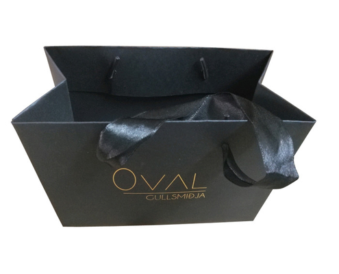 Harga yang bagus Tas Kertas Hitam Kecil Kustom Kemasan Perhiasan online Dengan Logo Foil Emas on line