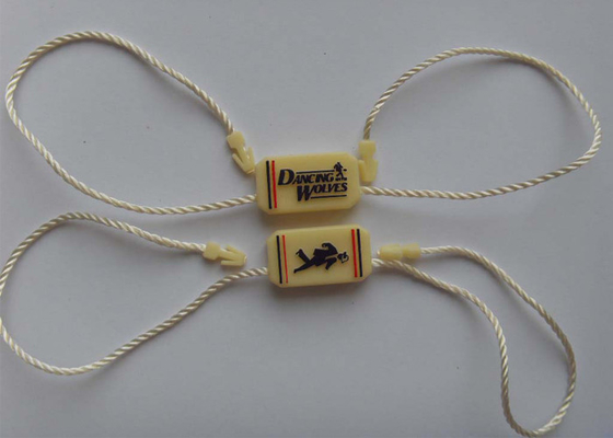 Harga yang bagus Emboss Logo Plastik String Tags Garmen Foil Emas Cetak HIPS Promosi on line
